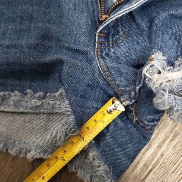 VTG Thumbs Up Cut Off Shorts High Waist 28 / 29 Frayed Hem Cheeky Small 6 8 - Picture 6 of 8